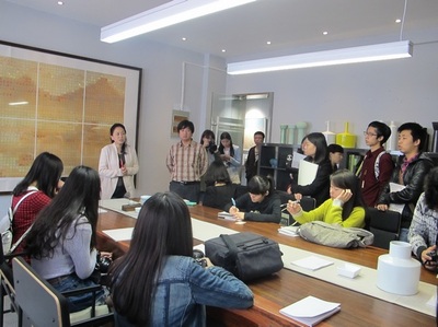 光影與人文的對(duì)話(huà) 學(xué)生記者走進(jìn)曇華林，探秘舞臺(tái)藝術(shù)造型的幕后策劃