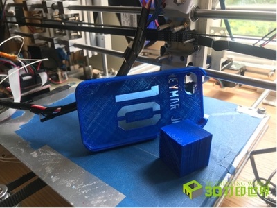 廣州高中生創(chuàng)新研發(fā)剪叉升降式3D打印機，推動基礎(chǔ)材料銷售新機遇